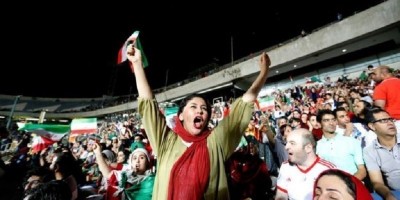 Mengenal Si Gadis Biru, Sosok Di Balik Penghapusan Larangan Wanita Iran Masuk Stadion