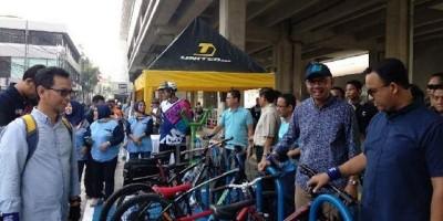 Kabar Baik Buat Pesepeda. Anies Siapkan Fasilitas Jakarta Ramah Sepeda. Ada Bike Rack Juga.