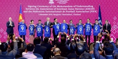 Jokowi Dapat Jersey Nomor 21 Spesial untuk Indonesia