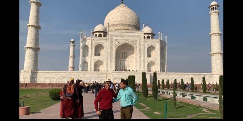 Dahlan Iskan di Masjid kuno Komplek Taj Mahal/Ist