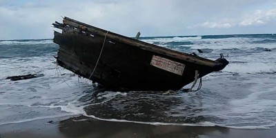 Kapal 'Setan' Ditemukan Terdampar Di Pulau Sado Jepang Berisi Jasad Manusia