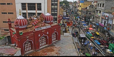 Kubah Utama Masjid Bersejarah Mubarak Begum Runtuh Akibat Hujan Deras Yang Melanda India