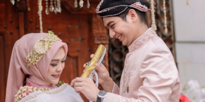 Minta Dipanggil Ibui Kelak, Ricis Tampil Cantik di Momen 7 Bulanan