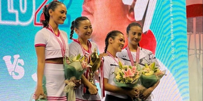 Artis Raisa dan  Anya Geraldine main badminton melawan Hesti Purwadinata dan Erika Carlina di acara Vindesport ‘Tepok Bulu 2022’, yang disiarkan secara langsung di kanal youtube VINDES/Net