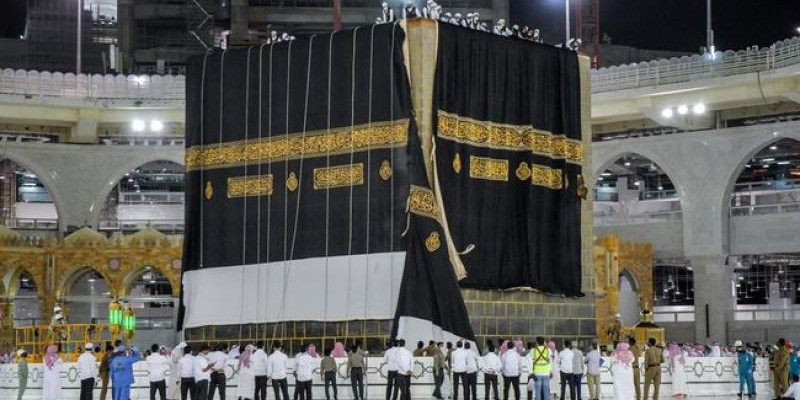 Pergantian Kiswah Ka'bah pada Juli 2020/ Foto: AP/Saudi Media Ministry

