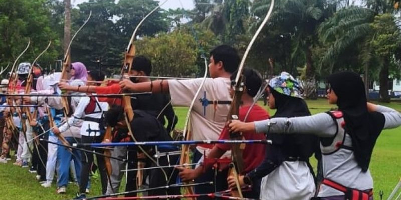 Sejumlah anak-anak menikmati olahraga panahan/Dok Dewi