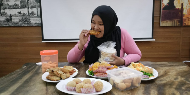 Makan di tempat terang membuat seseorang lebih aware terhadap makanan yang dikonsumsi/Farah.id