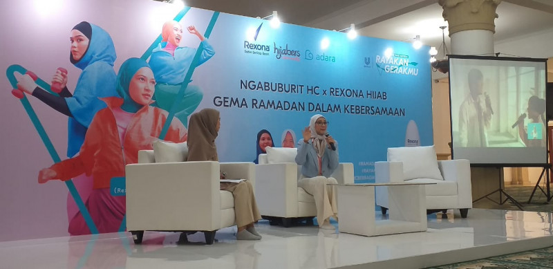 Angkie Yudistia saat menjadi pembicara di Ngabuburit HC X Rexona di Masjid Al-Bina Senayan, Jakarta/Farah.id