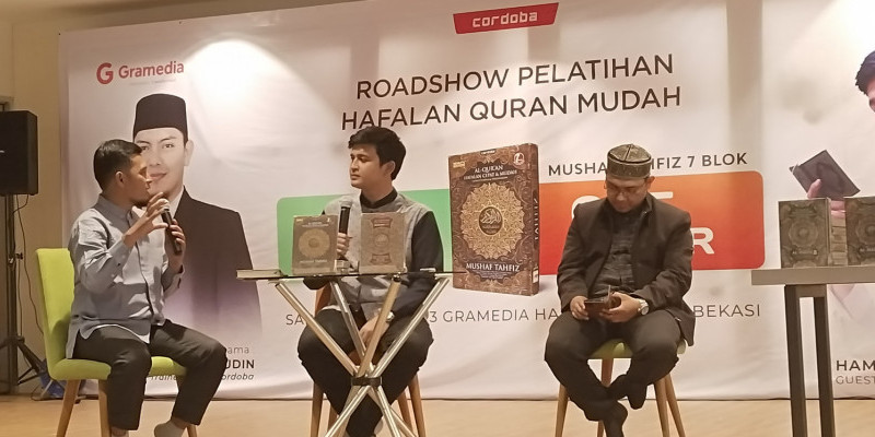 Public Relation Manager Qur’an Cordoba Restu Kurniawan saat roadshow pelatihan membaca Al-Qur'an cepat di Gramedia World Harapan Indah/Gramedia