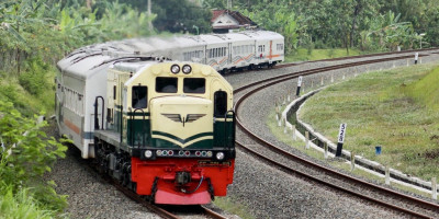 10 Kereta Api Berhenti Operasi untuk Pemeriksan Jalur Paska Gempa Yogyakarta 