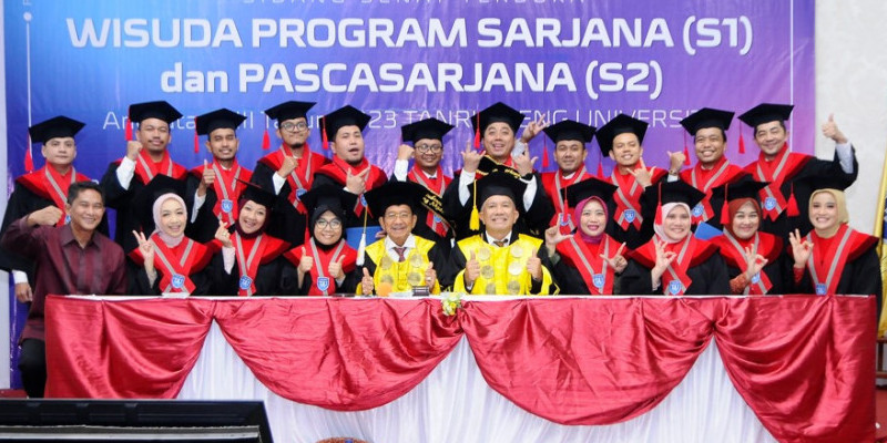 Para wisudawan/wisudawati Tanri Abeng University (TAU) diharapkan mampu menciptakan lapangan kerja dan menjadi seorang ahli di bidangnya, sehingga tidak menambah jumlah pengangguran di Indonesia/Ist