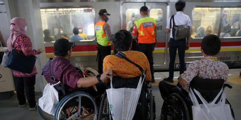 Penyandang disabilitas mendapatkan diskon tiket penumpang khusus di Hari Pelanggan Nasional/Net 