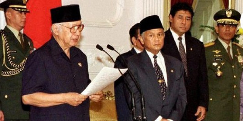 Ilustrasi peralihan kekuasaan dari Soeharto ke Habibie pada 21 Mei 1998/Dok. Golkarpedia