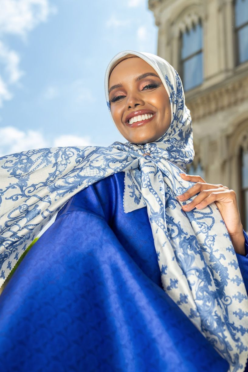 Halima Aden dipilih Buttonscarves untuk koleksi terbarunya, The Crown Series, yang dibuat secara terbatas/Foto: Ist