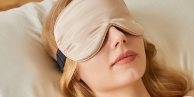 Benarkah Menggunakan Penutup Mata Saat Tidur Malam Bermanfaat bagi Kecantikan Kulit?