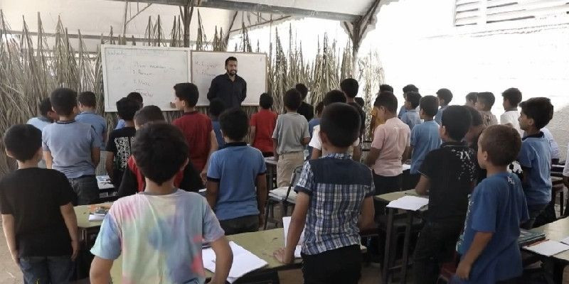 Suasana kelas darurat di Gaza. (Tangkapan layar Al Jazeera)