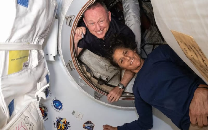 Barry Wilmore & Sunita Williams dalam foto yang dirilis NASA pada 2 Juli 2024. (NASA/AFP)