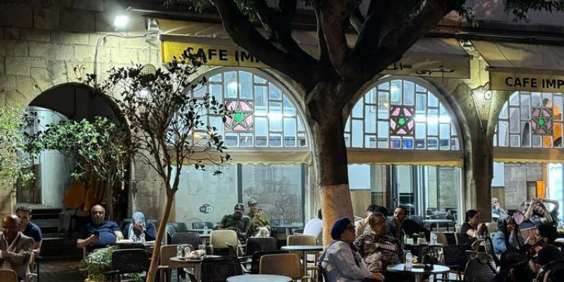 Suasana malam di salah satu kafe di Casablanca, Maroko/Budiman Tanuredjo