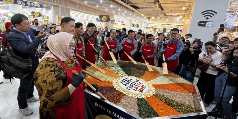 Bibimbap raksasa di festival jajanan Korea yang digelar di Lotte Mart Gandaria City Mall/Foto: Isra Berlian