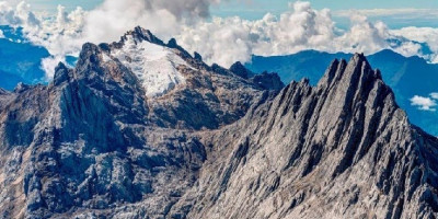 Menaklukkan Puncak Jayawijaya di Papua