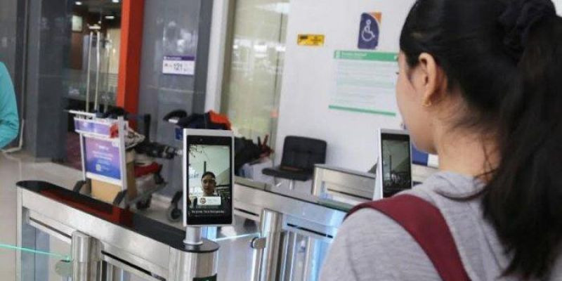 Teknologi pengenalan wajah di Stasiun Gubeng, Surabaya, Jawa Timur/Foto: Net