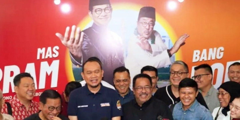 Cak Lontong diapit Pramono Anung dan Rano Karno saat memberi keterangan di hadapan media. (MI)