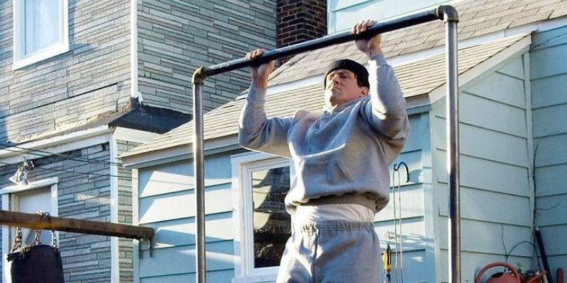 Pull-up ala Rambo. (Pinterest/@gqmagazine)