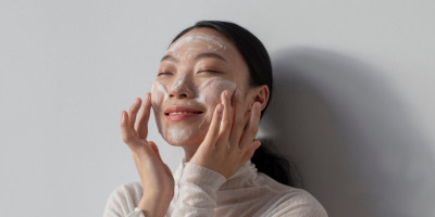 <i>Glass Skin</i> ala Idol Korea Bikin Percaya Diri, Dermatolog: Butuh Perawatan Kulit Super Ekstra 