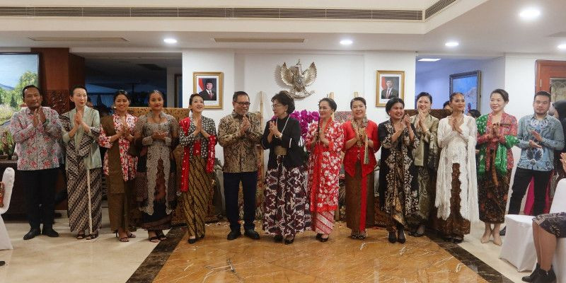 Acara ASEAN Ladies Circle bertema “A Journey into Indonesia's Batik Philosophy” yang diselenggarakan DWP Beijing (28/10) di Beijing. (Ist)