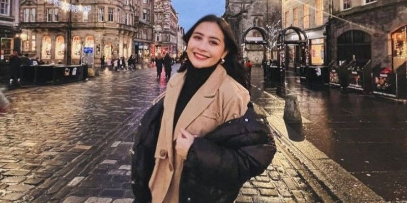 Prilly Latuconsina dikenal sebagai aktris sekaligus womanpreneur. (Instagram/@prillylatuconsina96)