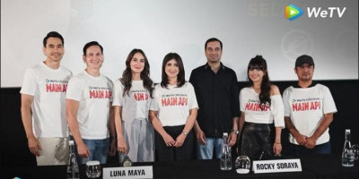 Main Bareng di Serial “Main Api”, Luna Maya dan Darius Sinathrya Menandatangani Kesepakatan Ini