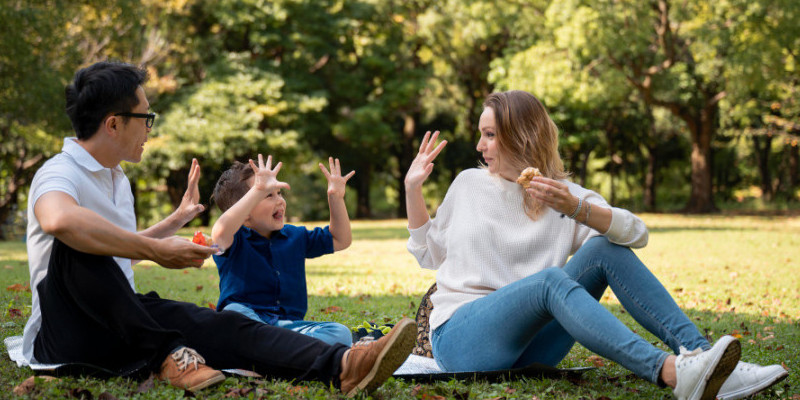 Ilustrasi family time di taman. (Freepik)