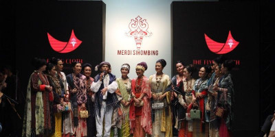 Fashion Show Merdi Sihombing x Humbang Kriya: Persembahan Dua Sahabat untuk Kelestarian Budaya dan Lingkungan