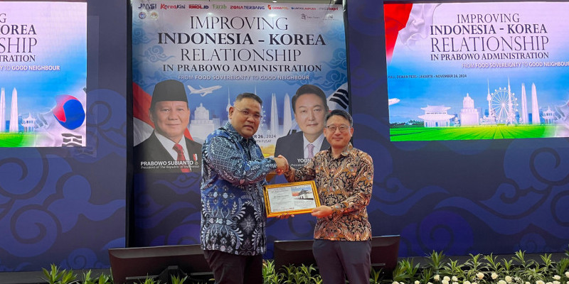 (Ki-Ka) Ketum JMSI & Wadubes Korsel Park Soo-Deok di Seminar International “Improving Indonesia-Korea Relationship in Prabowo Administration, from Food Sovereignty to Good Neighbour