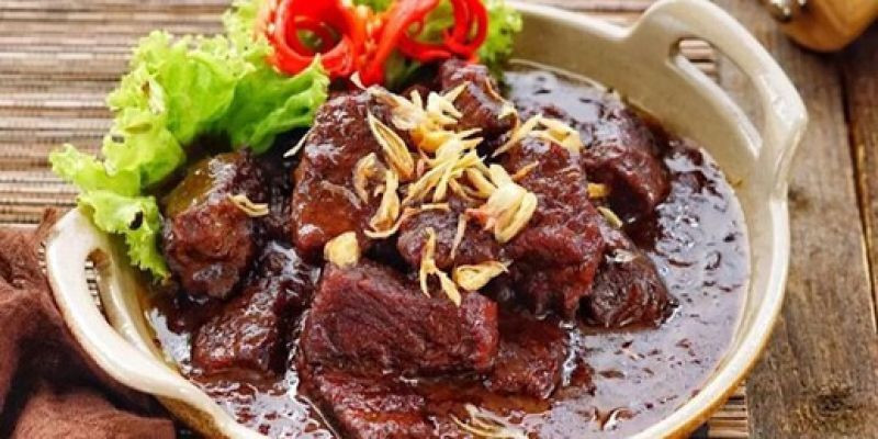 Hidangan daging semur yang disukai banyak orang. (Pinterest@topwisata.info)