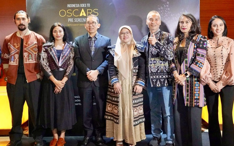 Menteri Kebudayaan (ketiga dari kiri) menghadiri pre-screening film 