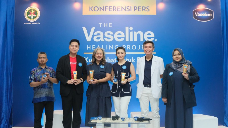 (Ki-Ka) Deden (Gang Venus Tambora), Timothy Raditya (Halodoc), Meila P. Handayani (Unilever), Febby Rastanty (Selebritas), dr. M. Akbar Wedyadhana (Ketua Perdoski Jkt), Zulfa Hudaya (R&D Vaseline)