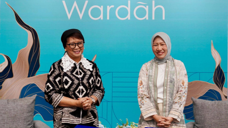 (Ki-ka) Retno Marsudi dan Deputy CEO ParagonCorp Sari Chairunnisa. (Ist)