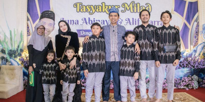 Tausiah Ustadz Abdul Somad dan Santunan Anak Yatim di Momen Milad Putra dr. Ayu Widyaningrum 