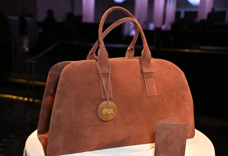 Gift bag Golden Globes 2025, bukan sembarang tas! (AFP)