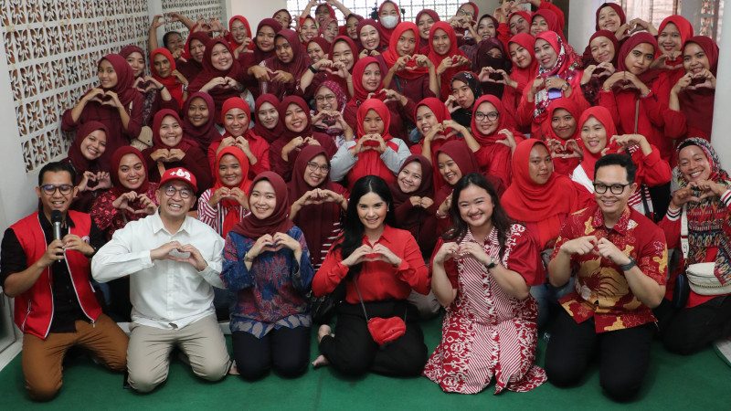 Ketum YJI Annisa Pohan bersama sejumlah pengurus dan perempuan sambut Go Red For Women di bulan Februari. (YJI)