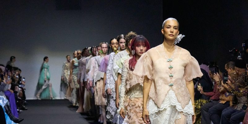 Karya Toton Januar x Make Over di Dubai Fashion Week (6/2). (Ist)