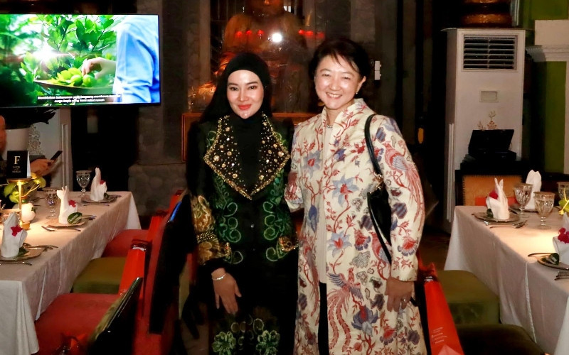 dr. Ayu Widyaningrum (kiri) bersama Maki Katsuno-Hayashikawa (UNESCO). (Ist)