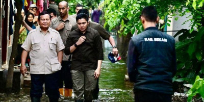 Presiden Prabowo Tinjau Korban Banjir di Kabupaten Bekasi, Pastikan Bantuan Tersalurkan