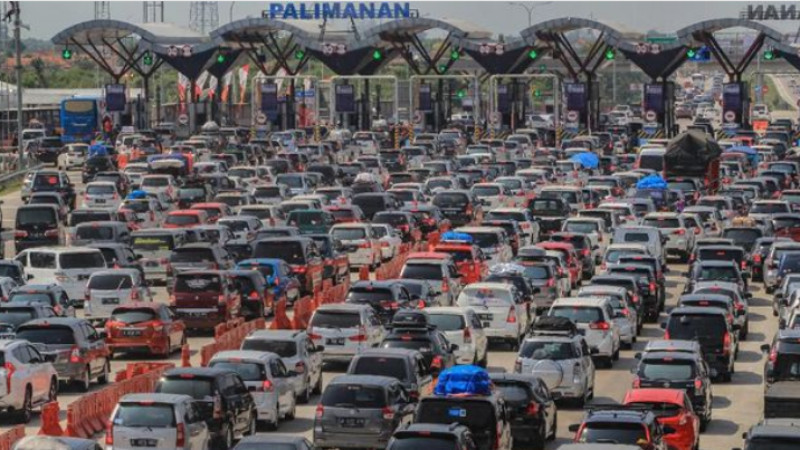 Ilustrasi kemacetan di gerbang tol saat libur lebaran. (ANTARA)